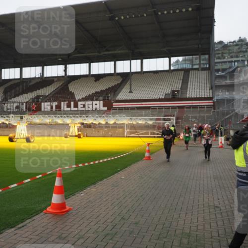 07.12.2025 - St. Pauli X-Mass-Run No. 15 Fabian Wolf http://msf.ph/oto/9394879 07.12.2025 10:27:22 Ziel 1312, 1317, 1618, 3571, 3714, 3715, 3722, 3723, 4225, 4391, 4409, 4410, 4435 meine-sportfotos.de