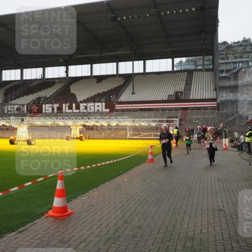 07.12.2025 - St. Pauli X-Mass-Run No. 15 Fabian Wolf http://msf.ph/oto/9394880 07.12.2025 10:27:22 Ziel 1312, 1317, 1618, 3571, 3714, 3715, 3722, 3723, 4225, 4391, 4409, 4410, 4435 meine-sportfotos.de