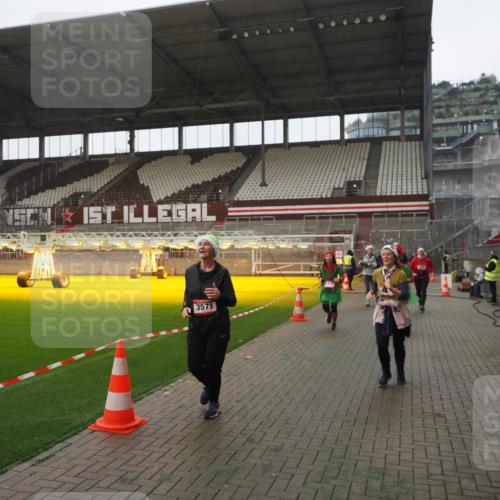 07.12.2025 - St. Pauli X-Mass-Run No. 15 Fabian Wolf http://msf.ph/oto/9394892 07.12.2025 10:27:25 Ziel 1312, 1317, 1618, 3571, 3714, 3715, 3722, 3723, 3793, 4225, 4391, 4409, 4410, 4435 meine-sportfotos.de