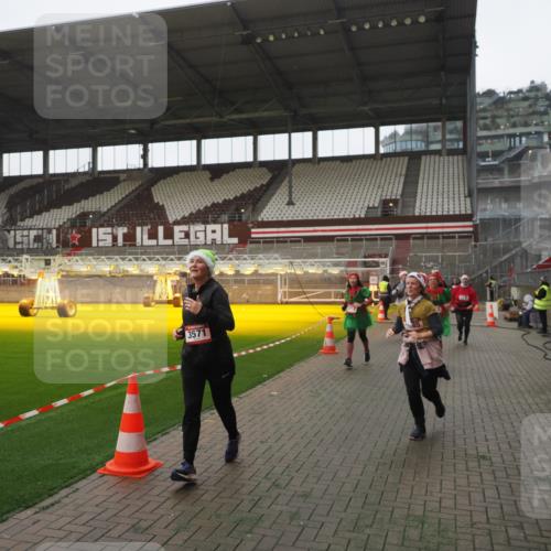 07.12.2025 - St. Pauli X-Mass-Run No. 15 Fabian Wolf http://msf.ph/oto/9394893 07.12.2025 10:27:25 Ziel 1312, 1317, 1618, 3571, 3714, 3715, 3722, 3723, 3793, 4225, 4391, 4409, 4410, 4435 meine-sportfotos.de