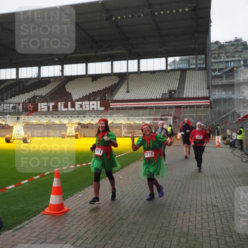 07.12.2025 - St. Pauli X-Mass-Run No. 15 Fabian Wolf http://msf.ph/oto/9394904 07.12.2025 10:27:27 Ziel 1312, 1317, 3571, 3714, 3715, 3722, 3723, 3793, 4225, 4435 meine-sportfotos.de