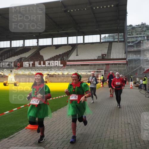 07.12.2025 - St. Pauli X-Mass-Run No. 15 Fabian Wolf http://msf.ph/oto/9394907 07.12.2025 10:27:28 Ziel 1312, 1317, 2677, 3571, 3706, 3707, 3714, 3715, 3722, 3723, 3793, 4435 meine-sportfotos.de