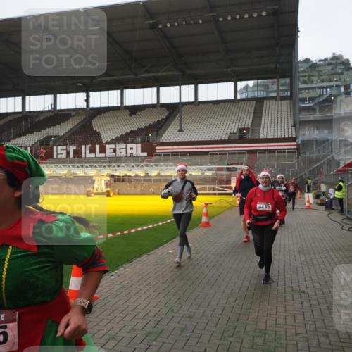 07.12.2025 - St. Pauli X-Mass-Run No. 15 Fabian Wolf http://msf.ph/oto/9394912 07.12.2025 10:27:29 Ziel 1312, 1317, 2677, 3154, 3571, 3706, 3707, 3714, 3715, 3722, 3723, 3793, 4435 meine-sportfotos.de