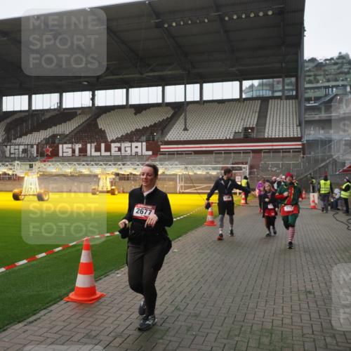 07.12.2025 - St. Pauli X-Mass-Run No. 15 Fabian Wolf http://msf.ph/oto/9394949 07.12.2025 10:27:38 Ziel 175, 2060, 2677, 3154, 3156, 3458, 3706, 3707, 3714, 3715, 3722, 3723, 3793, 4383, 4435, 4462, 4463, 4515, 4516 meine-sportfotos.de