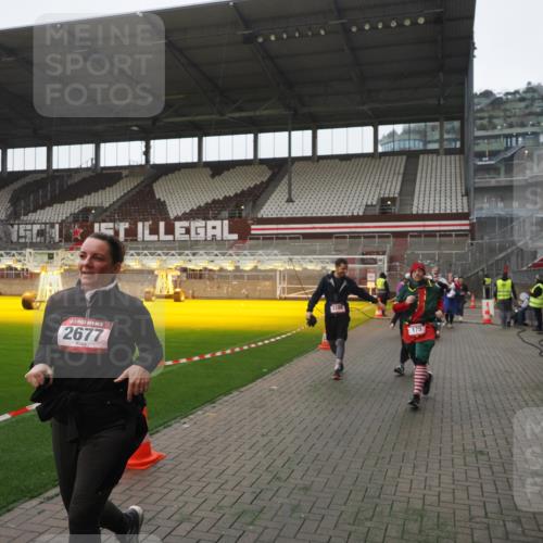 07.12.2025 - St. Pauli X-Mass-Run No. 15 Fabian Wolf http://msf.ph/oto/9394951 07.12.2025 10:27:39 Ziel 175, 2060, 2101, 2677, 3154, 3156, 3458, 3706, 3707, 3714, 3722, 3723, 3793, 4383, 4435, 4462, 4463, 4515, 4516 meine-sportfotos.de