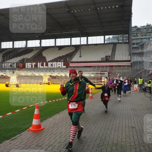07.12.2025 - St. Pauli X-Mass-Run No. 15 Fabian Wolf http://msf.ph/oto/9394956 07.12.2025 10:27:40 Ziel 175, 2060, 2101, 2188, 2677, 3154, 3156, 3458, 3706, 3707, 3722, 3723, 3793, 4383, 4435, 4462, 4463, 4515, 4516 meine-sportfotos.de
