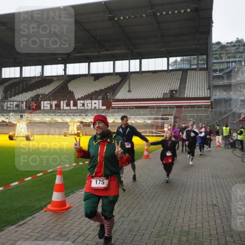 07.12.2025 - St. Pauli X-Mass-Run No. 15 Fabian Wolf http://msf.ph/oto/9394957 07.12.2025 10:27:41 Ziel 175, 2060, 2101, 2188, 2677, 3154, 3156, 3458, 3706, 3707, 3713, 3722, 3723, 3793, 4383, 4462, 4463, 4515, 4516 meine-sportfotos.de