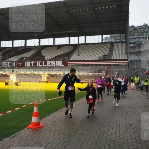 07.12.2025 - St. Pauli X-Mass-Run No. 15 Fabian Wolf http://msf.ph/oto/9394961 07.12.2025 10:27:41 Ziel 175, 2060, 2101, 2188, 2677, 3154, 3156, 3458, 3706, 3707, 3713, 3722, 3723, 3793, 4383, 4462, 4463, 4515, 4516 meine-sportfotos.de