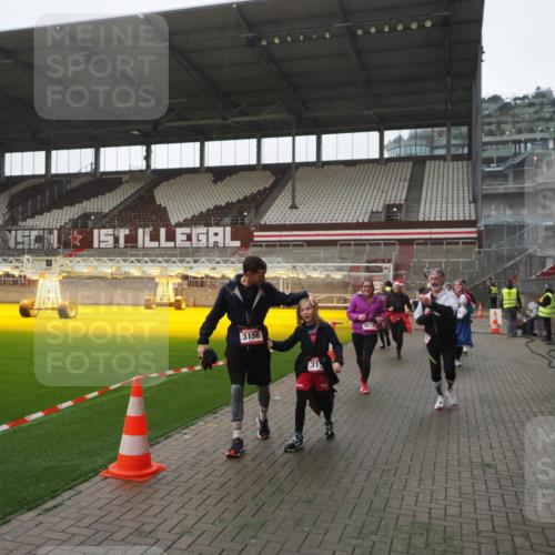 07.12.2025 - St. Pauli X-Mass-Run No. 15 Fabian Wolf http://msf.ph/oto/9394963 07.12.2025 10:27:42 Ziel 175, 2060, 2101, 2188, 2677, 3154, 3156, 3458, 3706, 3707, 3713, 3723, 3793, 4383, 4462, 4463, 4515, 4516 meine-sportfotos.de
