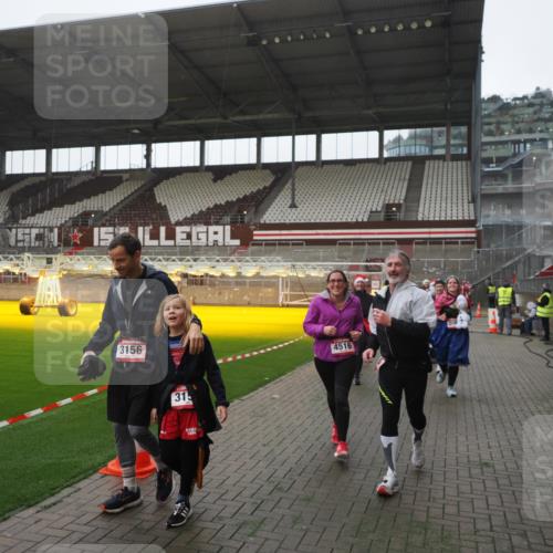 07.12.2025 - St. Pauli X-Mass-Run No. 15 Fabian Wolf http://msf.ph/oto/9394969 07.12.2025 10:27:43 Ziel 175, 2060, 2101, 2188, 2677, 3154, 3156, 3458, 3706, 3707, 3713, 3793, 4383, 4462, 4463, 4515, 4516 meine-sportfotos.de