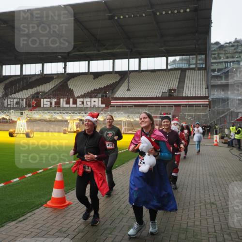 07.12.2025 - St. Pauli X-Mass-Run No. 15 Fabian Wolf http://msf.ph/oto/9394978 07.12.2025 10:27:45 Ziel 175, 2060, 2101, 2188, 2677, 3154, 3156, 3458, 3706, 3707, 3713, 4383, 4462, 4463, 4515, 4516 meine-sportfotos.de