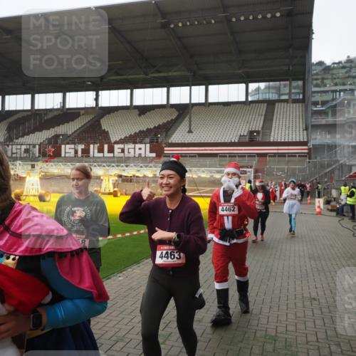07.12.2025 - St. Pauli X-Mass-Run No. 15 Fabian Wolf http://msf.ph/oto/9394983 07.12.2025 10:27:46 Ziel 175, 2060, 2101, 2188, 2677, 3154, 3156, 3458, 3706, 3707, 3713, 4383, 4462, 4463, 4515, 4516 meine-sportfotos.de