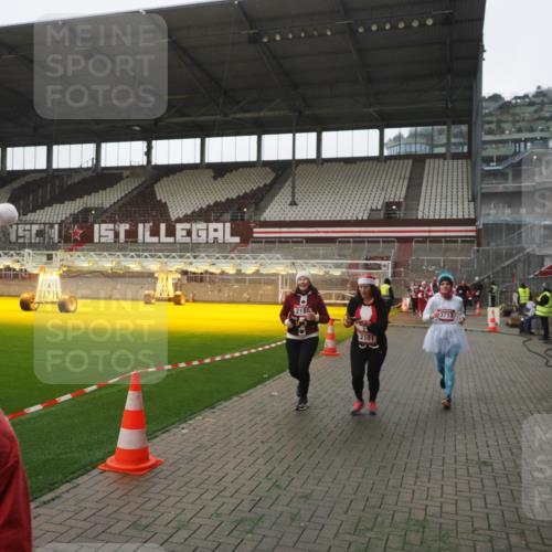 07.12.2025 - St. Pauli X-Mass-Run No. 15 Fabian Wolf http://msf.ph/oto/9394990 07.12.2025 10:27:48 Ziel 175, 2060, 2101, 2188, 2677, 3154, 3156, 3458, 3706, 3707, 3713, 4132, 4133, 4383, 4462, 4463, 4515, 4516 meine-sportfotos.de