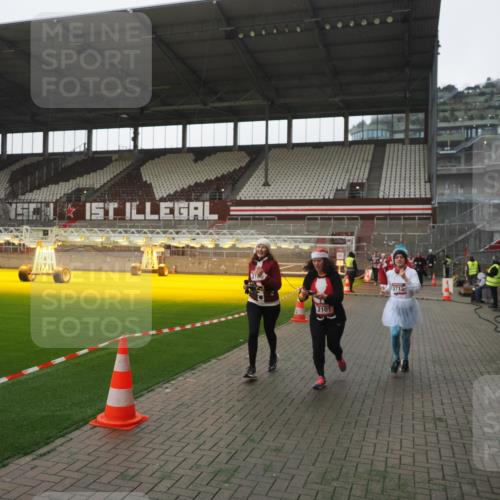 07.12.2025 - St. Pauli X-Mass-Run No. 15 Fabian Wolf http://msf.ph/oto/9394991 07.12.2025 10:27:48 Ziel 175, 2060, 2101, 2188, 2677, 3154, 3156, 3458, 3706, 3707, 3713, 4132, 4133, 4383, 4462, 4463, 4515, 4516 meine-sportfotos.de