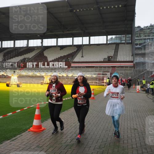 07.12.2025 - St. Pauli X-Mass-Run No. 15 Fabian Wolf http://msf.ph/oto/9394993 07.12.2025 10:27:49 Ziel 175, 1717, 2060, 2101, 2188, 3154, 3156, 3458, 3713, 4132, 4133, 4350, 4383, 4462, 4463, 4515, 4516, 4875 meine-sportfotos.de