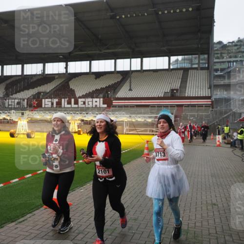 07.12.2025 - St. Pauli X-Mass-Run No. 15 Fabian Wolf http://msf.ph/oto/9394995 07.12.2025 10:27:49 Ziel 175, 1717, 2060, 2101, 2188, 3154, 3156, 3458, 3713, 4132, 4133, 4350, 4383, 4462, 4463, 4515, 4516, 4875 meine-sportfotos.de
