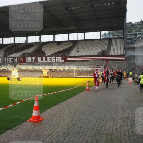 07.12.2025 - St. Pauli X-Mass-Run No. 15 Fabian Wolf http://msf.ph/oto/9395007 07.12.2025 10:27:53 Ziel 1717, 2060, 2101, 2188, 3458, 3713, 4132, 4133, 4350, 4383, 4453, 4454, 4462, 4463, 4515, 4516, 4527, 4538, 4875 meine-sportfotos.de