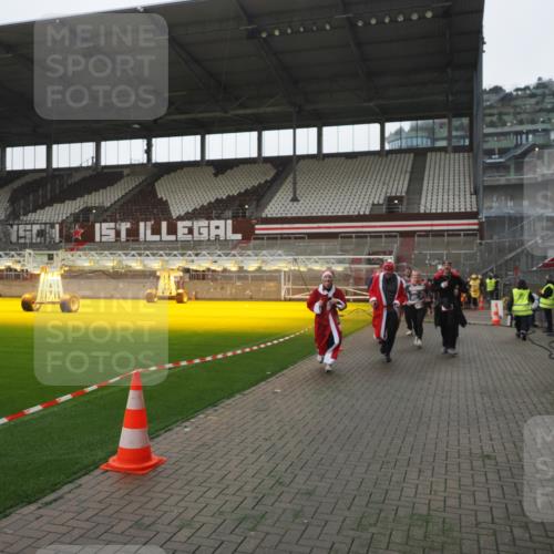 07.12.2025 - St. Pauli X-Mass-Run No. 15 Fabian Wolf http://msf.ph/oto/9395014 07.12.2025 10:27:55 Ziel 1717, 2060, 2101, 2188, 3458, 3713, 4132, 4133, 4350, 4383, 4453, 4454, 4462, 4463, 4515, 4516, 4527, 4538, 4875 meine-sportfotos.de