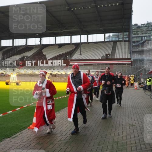 07.12.2025 - St. Pauli X-Mass-Run No. 15 Fabian Wolf http://msf.ph/oto/9395026 07.12.2025 10:27:57 Ziel 1717, 2101, 2188, 3458, 3713, 3879, 3881, 3883, 4132, 4133, 4189, 4350, 4453, 4454, 4462, 4463, 4527, 4538, 4875 meine-sportfotos.de