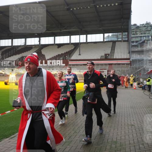 07.12.2025 - St. Pauli X-Mass-Run No. 15 Fabian Wolf http://msf.ph/oto/9395030 07.12.2025 10:27:58 Ziel 1717, 1742, 1745, 2101, 2188, 3713, 3879, 3881, 3883, 4065, 4132, 4133, 4189, 4350, 4453, 4454, 4462, 4463, 4527, 4538, 4875 meine-sportfotos.de