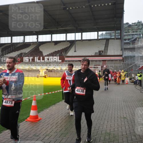 07.12.2025 - St. Pauli X-Mass-Run No. 15 Fabian Wolf http://msf.ph/oto/9395037 07.12.2025 10:27:59 Ziel 1717, 1742, 1745, 2101, 2188, 3412, 3713, 3730, 3879, 3881, 3883, 4065, 4132, 4133, 4189, 4350, 4453, 4454, 4527, 4538, 4700, 4708, 4875 meine-sportfotos.de