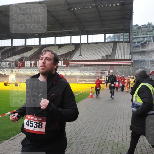 07.12.2025 - St. Pauli X-Mass-Run No. 15 Fabian Wolf http://msf.ph/oto/9395040 07.12.2025 10:28:00 Ziel 1717, 1742, 1745, 2188, 3412, 3713, 3730, 3879, 3881, 3883, 4064, 4065, 4132, 4133, 4189, 4344, 4350, 4453, 4454, 4527, 4538, 4700, 4708, 4710, 4875 meine-sportfotos.de