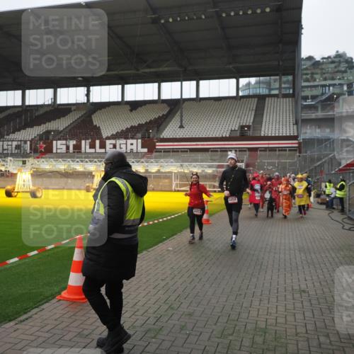07.12.2025 - St. Pauli X-Mass-Run No. 15 Fabian Wolf http://msf.ph/oto/9395046 07.12.2025 10:28:02 Ziel 1507, 1717, 1742, 1745, 3412, 3727, 3729, 3730, 3879, 3881, 3883, 4064, 4065, 4132, 4133, 4189, 4344, 4350, 4453, 4454, 4527, 4538, 4700, 4704, 4708, 4710, 4875 meine-sportfotos.de