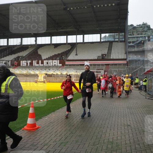 07.12.2025 - St. Pauli X-Mass-Run No. 15 Fabian Wolf http://msf.ph/oto/9395050 07.12.2025 10:28:03 Ziel 1507, 1717, 1742, 1745, 3412, 3727, 3729, 3730, 3879, 3881, 3883, 4064, 4065, 4132, 4133, 4189, 4344, 4350, 4376, 4380, 4453, 4454, 4527, 4538, 4700, 4704, 4708, 4710, 4875 meine-sportfotos.de