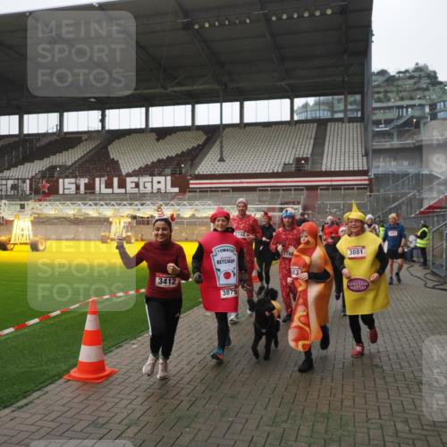 07.12.2025 - St. Pauli X-Mass-Run No. 15 Fabian Wolf http://msf.ph/oto/9395065 07.12.2025 10:28:06 Ziel 1507, 1717, 1742, 1745, 3412, 3727, 3729, 3730, 3879, 3881, 3883, 4064, 4065, 4132, 4133, 4159, 4160, 4189, 4344, 4350, 4376, 4380, 4453, 4454, 4527, 4538, 4700, 4704, 4708, 4710, 4875 meine-sportfotos.de