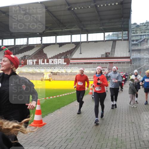 07.12.2025 - St. Pauli X-Mass-Run No. 15 Fabian Wolf http://msf.ph/oto/9395079 07.12.2025 10:28:10 Ziel 1507, 1742, 1745, 3395, 3412, 3413, 3727, 3729, 3730, 3879, 3881, 3883, 4064, 4065, 4159, 4160, 4189, 4245, 4344, 4376, 4380, 4453, 4454, 4527, 4538, 4697, 4698, 4700, 4701, 4702, 4704, 4706, 4707, 4708, 4710 meine-sportfotos.de