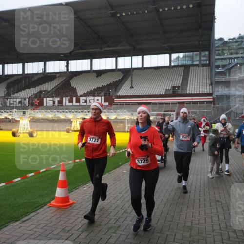 07.12.2025 - St. Pauli X-Mass-Run No. 15 Fabian Wolf http://msf.ph/oto/9395082 07.12.2025 10:28:10 Ziel 1507, 1742, 1745, 3395, 3412, 3413, 3727, 3729, 3730, 3879, 3881, 3883, 4064, 4065, 4159, 4160, 4189, 4245, 4344, 4376, 4380, 4453, 4454, 4527, 4538, 4697, 4698, 4700, 4701, 4702, 4704, 4706, 4707, 4708, 4710 meine-sportfotos.de
