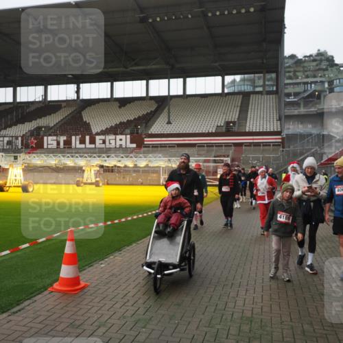 07.12.2025 - St. Pauli X-Mass-Run No. 15 Fabian Wolf http://msf.ph/oto/9395092 07.12.2025 10:28:13 Ziel 1507, 1742, 1745, 2723, 3395, 3412, 3413, 3472, 3727, 3729, 3730, 3879, 3881, 3883, 4064, 4065, 4159, 4160, 4189, 4245, 4344, 4376, 4380, 4453, 4454, 4697, 4698, 4700, 4701, 4702, 4704, 4706, 4707, 4708, 4710 meine-sportfotos.de