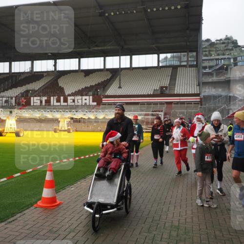 07.12.2025 - St. Pauli X-Mass-Run No. 15 Fabian Wolf http://msf.ph/oto/9395096 07.12.2025 10:28:14 Ziel 1507, 1742, 1745, 2526, 2723, 3395, 3412, 3413, 3472, 3727, 3729, 3730, 3879, 3881, 3883, 4064, 4065, 4159, 4160, 4189, 4245, 4344, 4376, 4380, 4697, 4698, 4700, 4701, 4702, 4704, 4706, 4707, 4708, 4710 meine-sportfotos.de