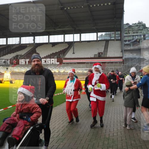 07.12.2025 - St. Pauli X-Mass-Run No. 15 Fabian Wolf http://msf.ph/oto/9395100 07.12.2025 10:28:15 Ziel 1507, 1742, 1745, 2526, 2723, 3395, 3412, 3413, 3454, 3472, 3727, 3729, 3730, 3879, 3881, 3883, 4064, 4065, 4159, 4160, 4189, 4245, 4344, 4376, 4380, 4697, 4698, 4700, 4701, 4702, 4704, 4706, 4707, 4708, 4710 meine-sportfotos.de