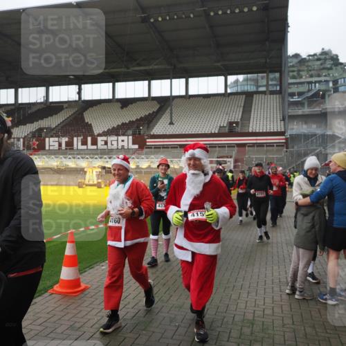 07.12.2025 - St. Pauli X-Mass-Run No. 15 Fabian Wolf http://msf.ph/oto/9395103 07.12.2025 10:28:16 Ziel 1507, 1742, 1745, 2526, 2723, 3395, 3412, 3413, 3454, 3472, 3727, 3729, 3730, 3879, 3881, 3883, 4064, 4065, 4159, 4160, 4189, 4245, 4344, 4376, 4380, 4697, 4698, 4700, 4701, 4702, 4704, 4706, 4707, 4708, 4710 meine-sportfotos.de