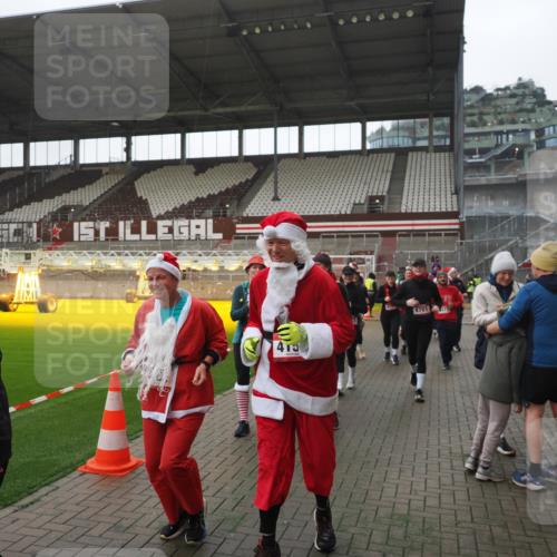 07.12.2025 - St. Pauli X-Mass-Run No. 15 Fabian Wolf http://msf.ph/oto/9395104 07.12.2025 10:28:16 Ziel 1507, 1742, 1745, 2526, 2723, 3395, 3412, 3413, 3454, 3472, 3727, 3729, 3730, 3879, 3881, 3883, 4064, 4065, 4159, 4160, 4189, 4245, 4344, 4376, 4380, 4697, 4698, 4700, 4701, 4702, 4704, 4706, 4707, 4708, 4710 meine-sportfotos.de