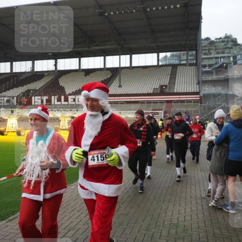 07.12.2025 - St. Pauli X-Mass-Run No. 15 Fabian Wolf http://msf.ph/oto/9395106 07.12.2025 10:28:16 Ziel 1507, 1742, 1745, 2526, 2723, 3395, 3412, 3413, 3454, 3472, 3727, 3729, 3730, 3879, 3881, 3883, 4064, 4065, 4159, 4160, 4189, 4245, 4344, 4376, 4380, 4697, 4698, 4700, 4701, 4702, 4704, 4706, 4707, 4708, 4710 meine-sportfotos.de
