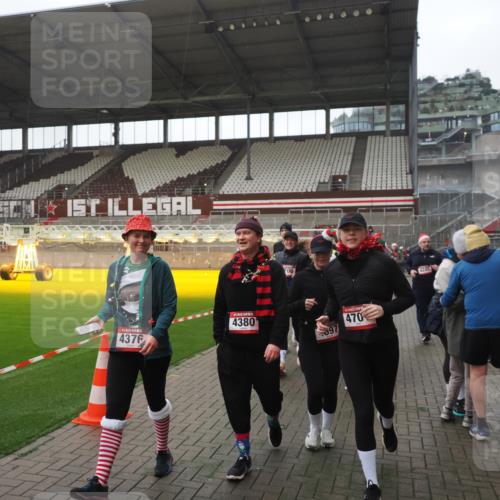 07.12.2025 - St. Pauli X-Mass-Run No. 15 Fabian Wolf http://msf.ph/oto/9395114 07.12.2025 10:28:18 Ziel 1507, 1742, 1745, 2526, 2723, 3395, 3412, 3413, 3454, 3472, 3727, 3729, 3730, 4064, 4065, 4159, 4160, 4245, 4344, 4376, 4380, 4697, 4698, 4700, 4701, 4702, 4704, 4706, 4707, 4708, 4710 meine-sportfotos.de
