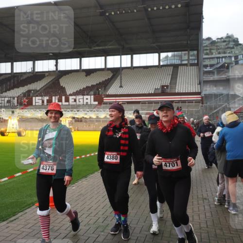 07.12.2025 - St. Pauli X-Mass-Run No. 15 Fabian Wolf http://msf.ph/oto/9395115 07.12.2025 10:28:18 Ziel 1507, 1742, 1745, 2526, 2723, 3395, 3412, 3413, 3454, 3472, 3727, 3729, 3730, 4064, 4065, 4159, 4160, 4245, 4344, 4376, 4380, 4697, 4698, 4700, 4701, 4702, 4704, 4706, 4707, 4708, 4710 meine-sportfotos.de