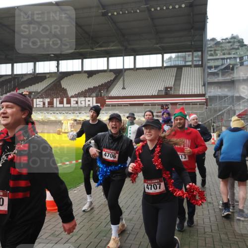 07.12.2025 - St. Pauli X-Mass-Run No. 15 Fabian Wolf http://msf.ph/oto/9395122 07.12.2025 10:28:20 Ziel 1507, 2526, 2723, 3395, 3413, 3454, 3472, 3727, 3729, 4064, 4159, 4160, 4245, 4344, 4355, 4376, 4380, 4388, 4697, 4698, 4701, 4702, 4704, 4706, 4707, 4710 meine-sportfotos.de