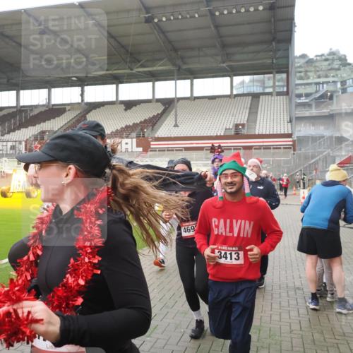 07.12.2025 - St. Pauli X-Mass-Run No. 15 Fabian Wolf http://msf.ph/oto/9395125 07.12.2025 10:28:20 Ziel 1507, 2526, 2723, 3395, 3413, 3454, 3472, 3727, 3729, 4064, 4159, 4160, 4245, 4344, 4355, 4376, 4380, 4388, 4697, 4698, 4701, 4702, 4704, 4706, 4707, 4710 meine-sportfotos.de