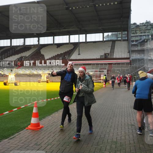 07.12.2025 - St. Pauli X-Mass-Run No. 15 Fabian Wolf http://msf.ph/oto/9395139 07.12.2025 10:28:24 Ziel 412, 2526, 2723, 3395, 3413, 3454, 3472, 4037, 4159, 4160, 4245, 4250, 4355, 4388, 4697, 4698, 4701, 4702, 4706, 4707 meine-sportfotos.de