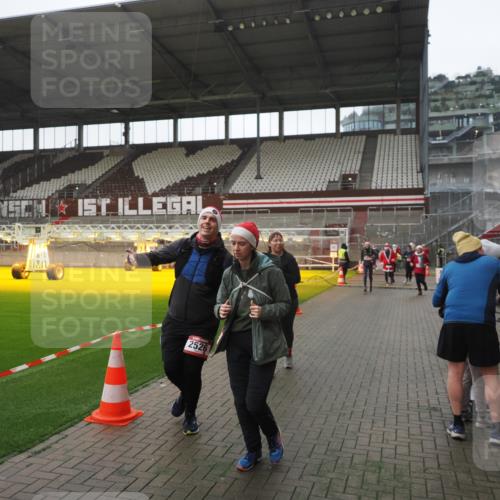 07.12.2025 - St. Pauli X-Mass-Run No. 15 Fabian Wolf http://msf.ph/oto/9395140 07.12.2025 10:28:24 Ziel 412, 2526, 2723, 3395, 3413, 3454, 3472, 4037, 4159, 4160, 4245, 4250, 4355, 4388, 4697, 4698, 4701, 4702, 4706, 4707 meine-sportfotos.de
