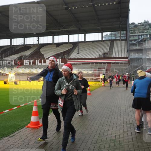07.12.2025 - St. Pauli X-Mass-Run No. 15 Fabian Wolf http://msf.ph/oto/9395141 07.12.2025 10:28:24 Ziel 412, 2526, 2723, 3395, 3413, 3454, 3472, 4037, 4159, 4160, 4245, 4250, 4355, 4388, 4697, 4698, 4701, 4702, 4706, 4707 meine-sportfotos.de