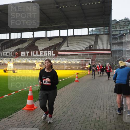 07.12.2025 - St. Pauli X-Mass-Run No. 15 Fabian Wolf http://msf.ph/oto/9395145 07.12.2025 10:28:25 Ziel 412, 2526, 2723, 3395, 3413, 3454, 3472, 4037, 4159, 4160, 4245, 4250, 4355, 4388, 4697, 4698, 4701, 4702, 4706, 4707 meine-sportfotos.de