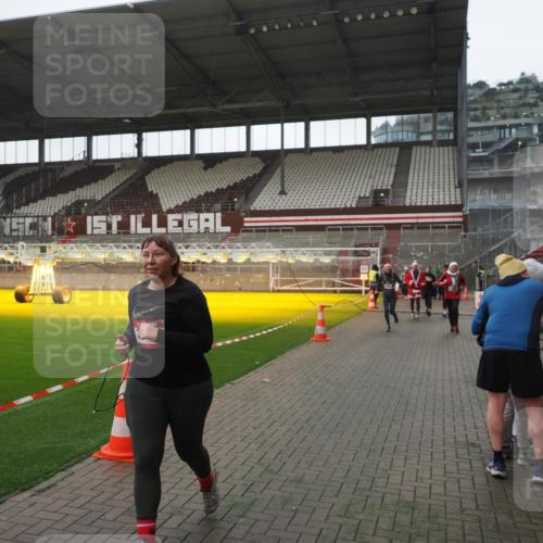07.12.2025 - St. Pauli X-Mass-Run No. 15 Fabian Wolf http://msf.ph/oto/9395146 07.12.2025 10:28:25 Ziel 412, 2526, 2723, 3395, 3413, 3454, 3472, 4037, 4159, 4160, 4245, 4250, 4355, 4388, 4697, 4698, 4701, 4702, 4706, 4707 meine-sportfotos.de