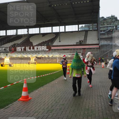 07.12.2025 - St. Pauli X-Mass-Run No. 15 Fabian Wolf http://msf.ph/oto/9395181 07.12.2025 10:28:34 Ziel 412, 2526, 2912, 2913, 3209, 3218, 3377, 3454, 4037, 4250, 4355, 4388 meine-sportfotos.de