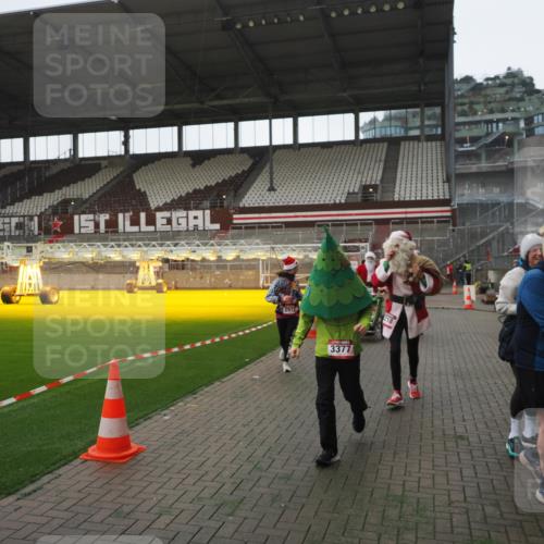 07.12.2025 - St. Pauli X-Mass-Run No. 15 Fabian Wolf http://msf.ph/oto/9395182 07.12.2025 10:28:34 Ziel 412, 2526, 2912, 2913, 3209, 3218, 3377, 3454, 4037, 4250, 4355, 4388 meine-sportfotos.de
