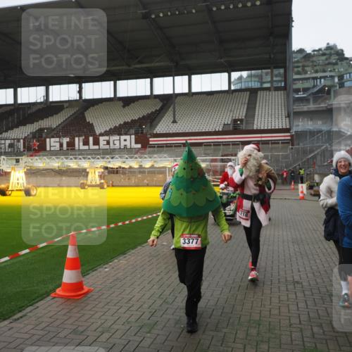 07.12.2025 - St. Pauli X-Mass-Run No. 15 Fabian Wolf http://msf.ph/oto/9395184 07.12.2025 10:28:34 Ziel 412, 2526, 2912, 2913, 3209, 3218, 3377, 3454, 4037, 4250, 4355, 4388 meine-sportfotos.de