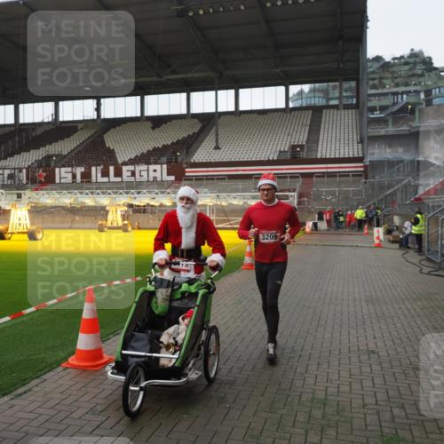 07.12.2025 - St. Pauli X-Mass-Run No. 15 Fabian Wolf http://msf.ph/oto/9395192 07.12.2025 10:28:37 Ziel 412, 2912, 2913, 3209, 3218, 3377, 4037, 4250, 4355, 4388 meine-sportfotos.de